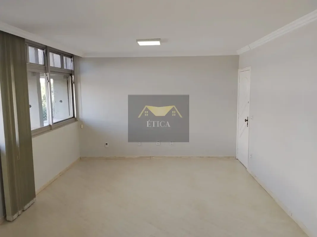 ALUGO APTO 3 QUARTOS NA ASA NORTE, SQN 206Descubra seu novo lar na localização p...