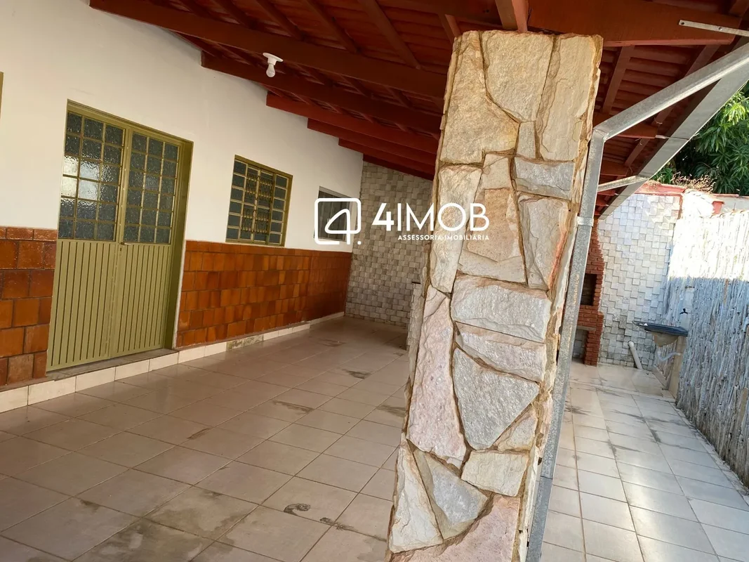 Oportunidade em Pirenópolis: 2 Casas no Setor Meia Ponte Ideal para Pousada ou R...