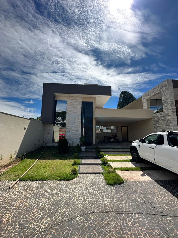  CASA EM CONDOMÍNIO – GamaExcelente casa, com ambientes amplos e projeto moderno...