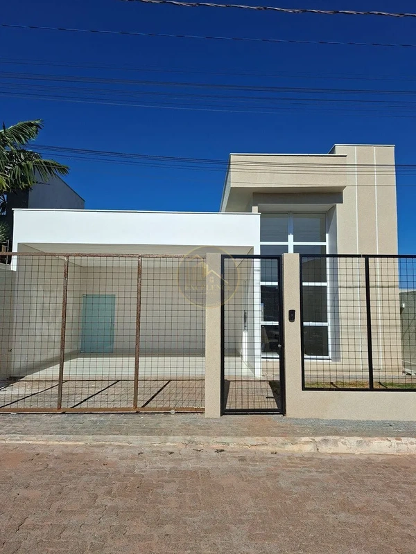 Excelente casa térrea novinha e na LAJE;3 quartos sendo 1 suíte e com closet;Sal...