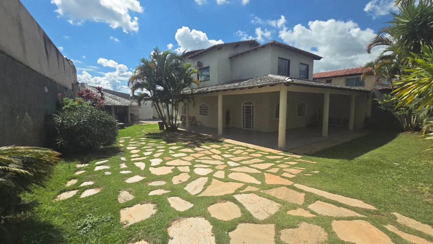 4 quartos2 suítes 1 com hidroPiscina Churrasqueira Lote 500mSemi mobiliadaCondom...