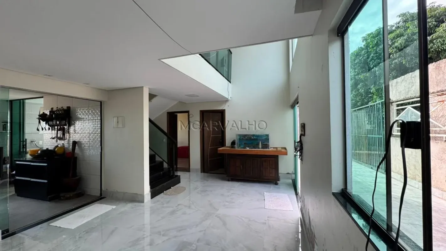 Apresentamos um imóvel completo, ideal para quem busca conforto, segurança e esp...