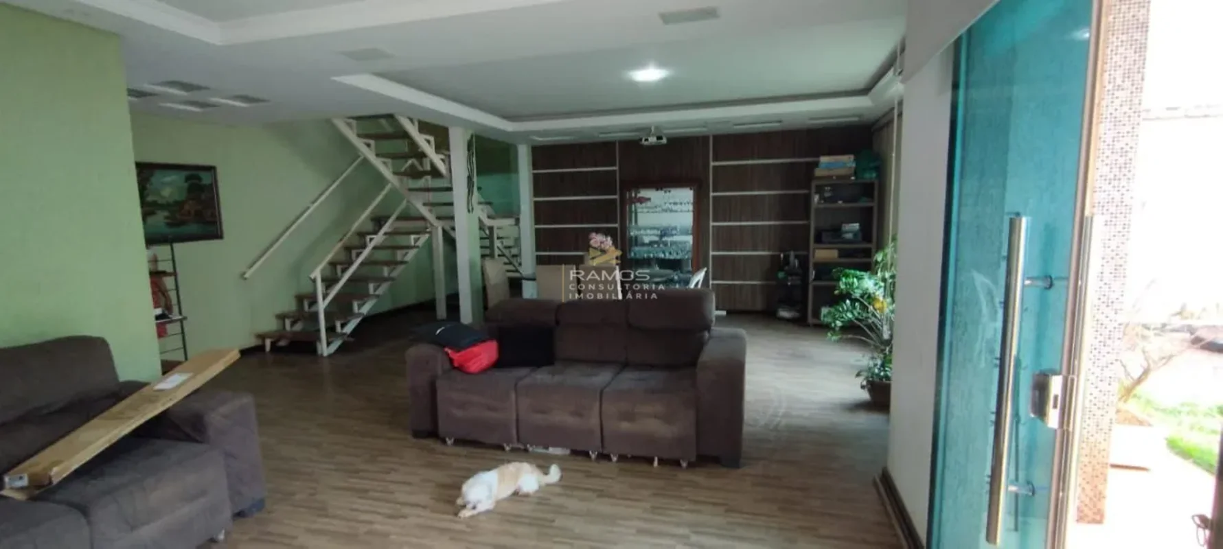 | 3 quartos/suíte | Hidro | Sala ampla | Escriturada | Lote: 270,00m² | Área con...