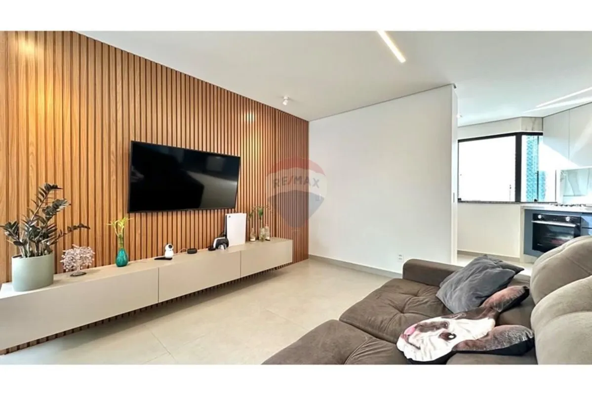 Com 82m², este imóvel foi integralmente reformado com acabamento de alto padrão ...