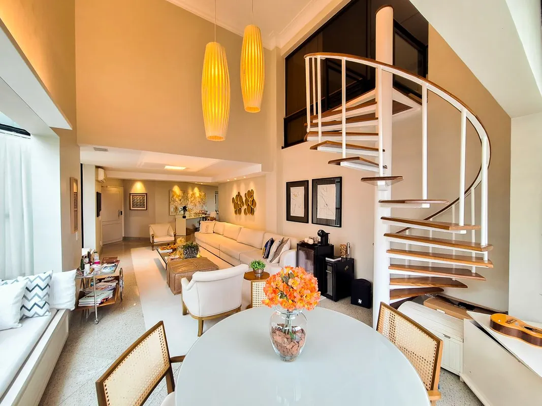 Apartamento de 260 m² com elevador panorâmico e vista indescritível para o Lago ...