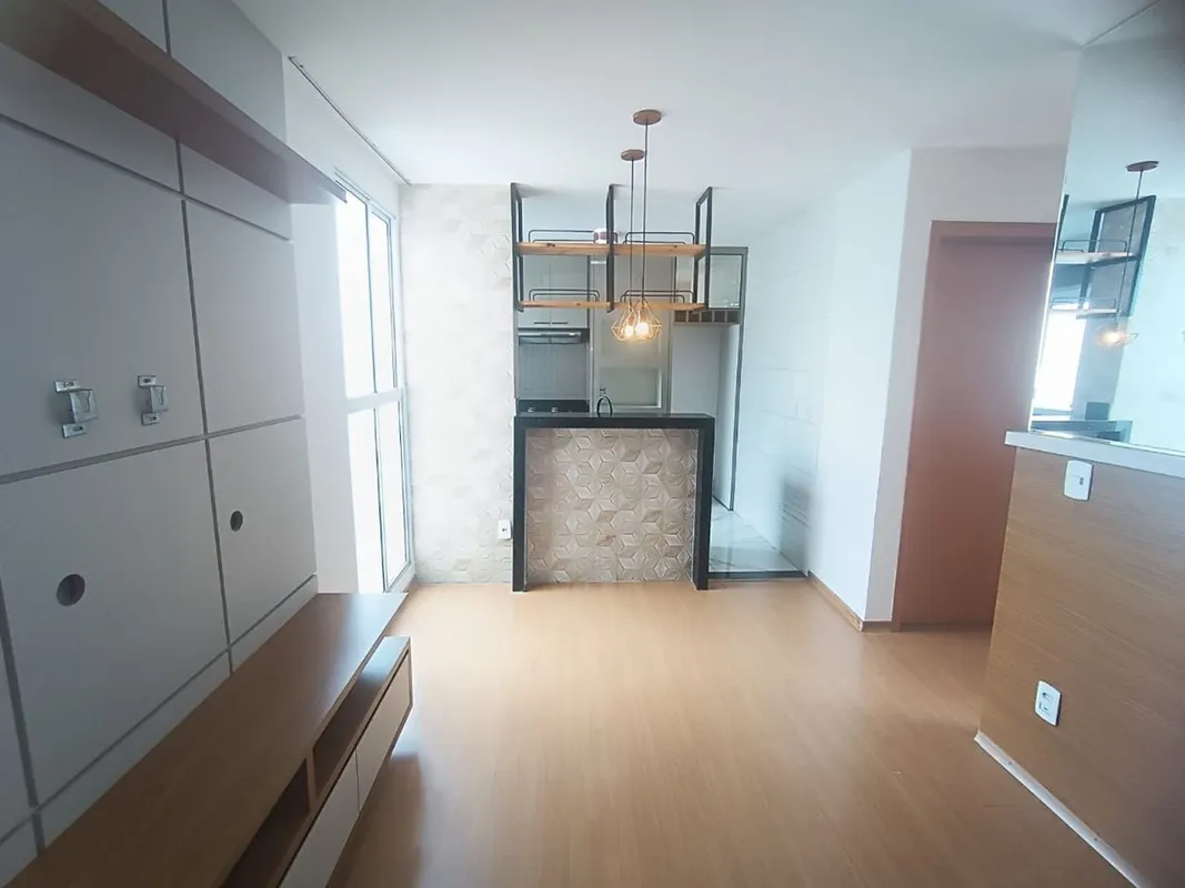 Apartamento para locação com 2 quartos, 1 banheiro e 1 vaga de garagem. O imóvel...