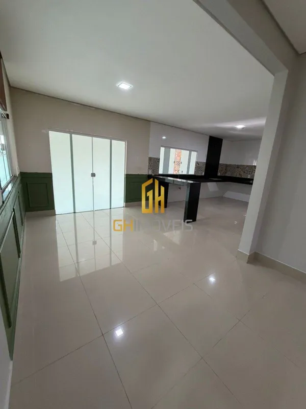GH2341 A casa possui - 3 quartos, sendo 1 suíte- Banheiro social + banheiro na á...