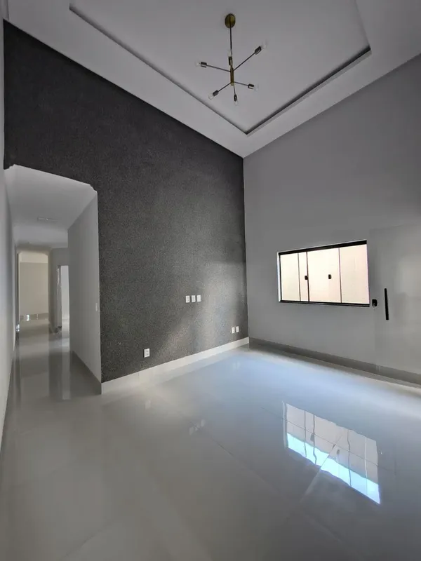 GH2339Casa com 3 quartos no Setor Garavelo, em terreno com 180m² com 118,27m² de...