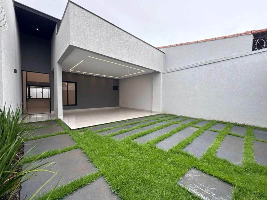GH2331Casa com 3 quartos no Jardim Presidente, em terreno com 210m² com 142m² de...