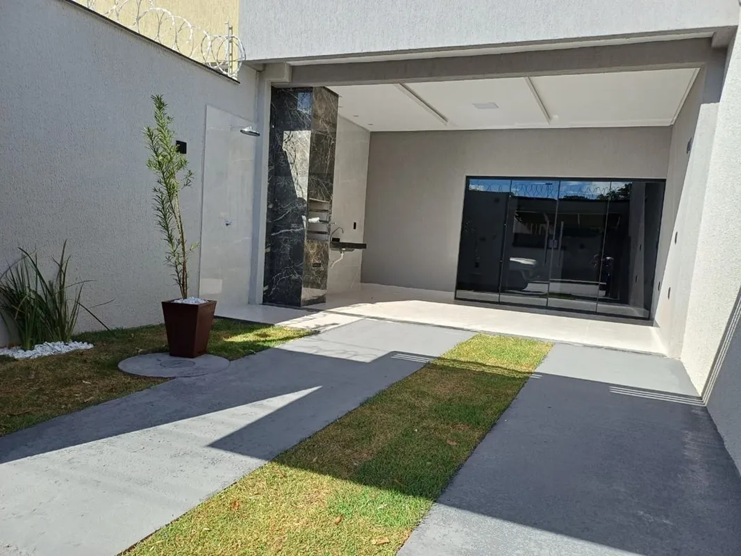 GH2330Casa com 3 quartos no Setor Santos Dumont, em terreno com 145m² com 106m² ...