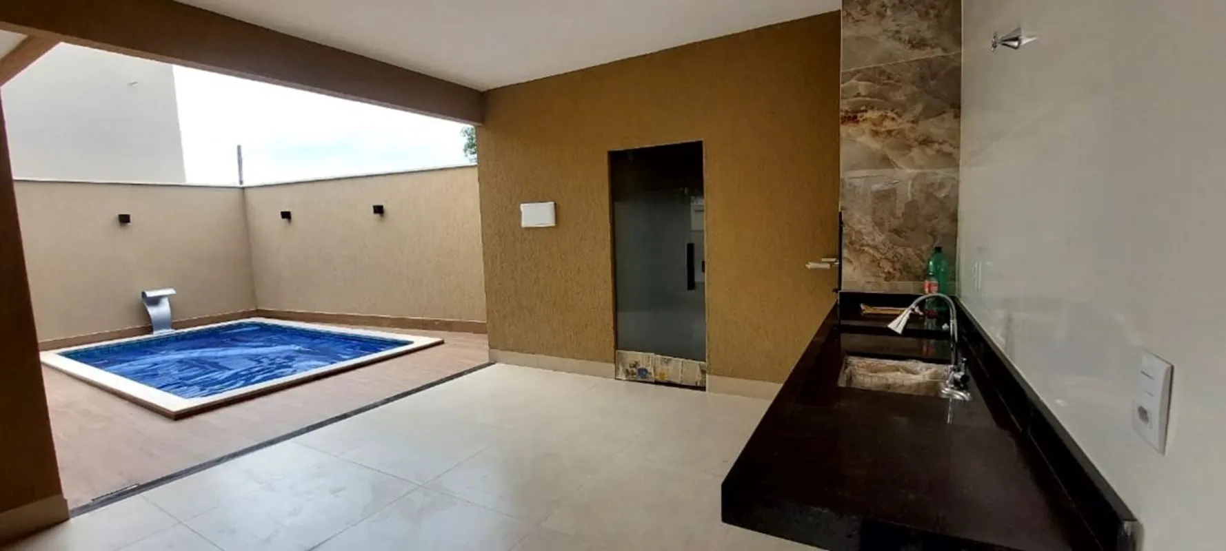 GH2328Casa com 3 quartos no Cidade Satélite São Luiz, em terreno com 227m² com 1...