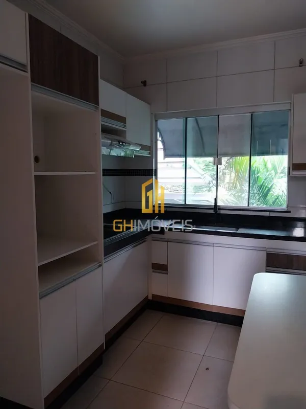 GH2326A casa possui:- 2 quartos, sendo 1 suíte; - Sala; - Cozinha; - Área de ser...