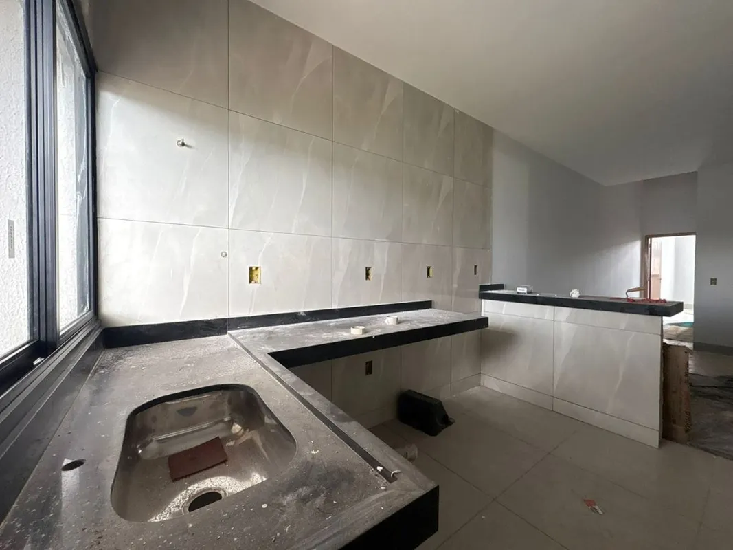 GH2385Casa com 3 quartos no Bairro Cardoso, em terreno com 225m² com 107m² de ár...