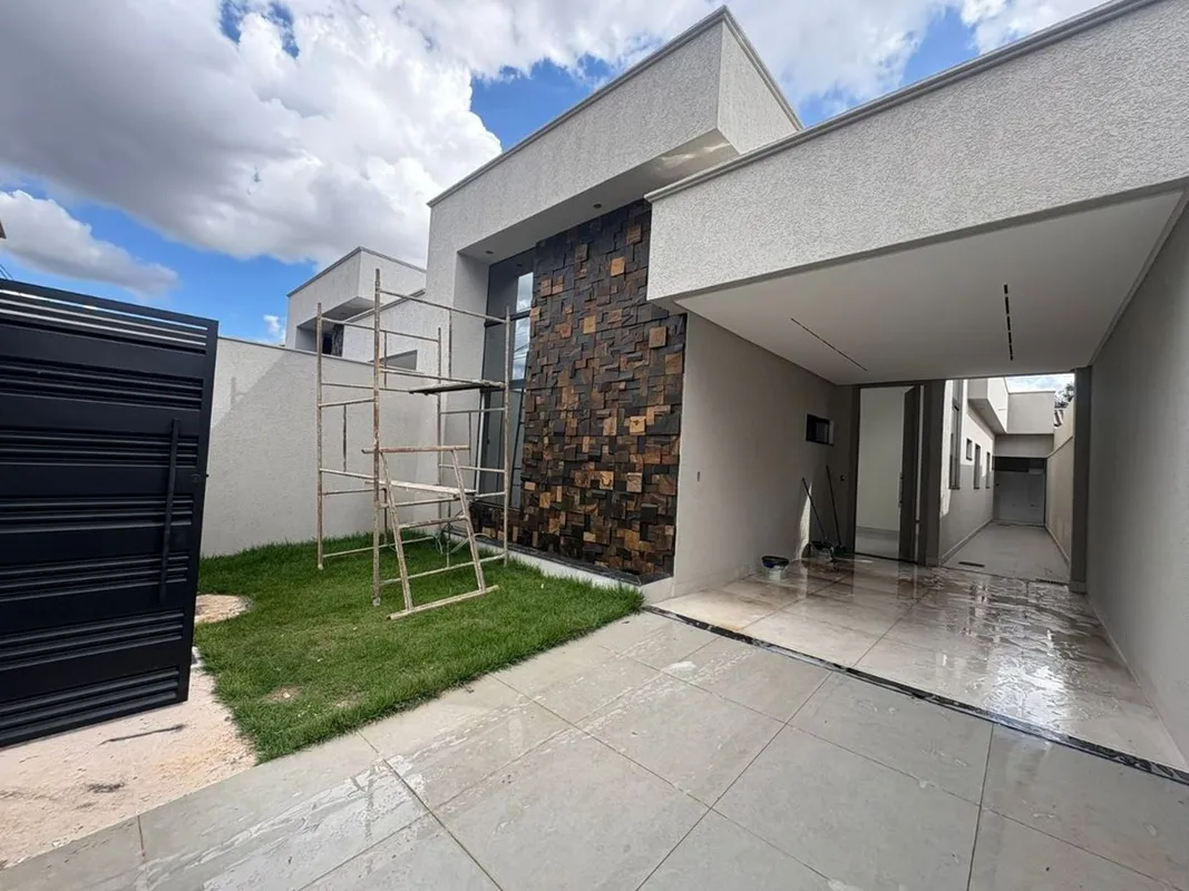 GH2384Casa com 3 quartos no Bairro Cardoso, em terreno com 230m² com 135m² de ár...