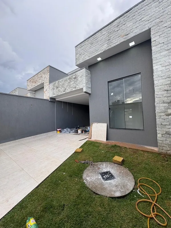 Casa com 3 quartos no Setor Santos Dumont, em terreno com 226m² com 150m² de áre...