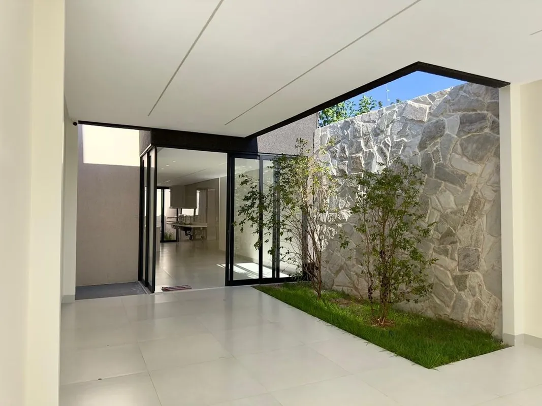 GH2372Casa com 4 quartos no Jardim Planalto, em terreno com 278,41m² com 157,63m...