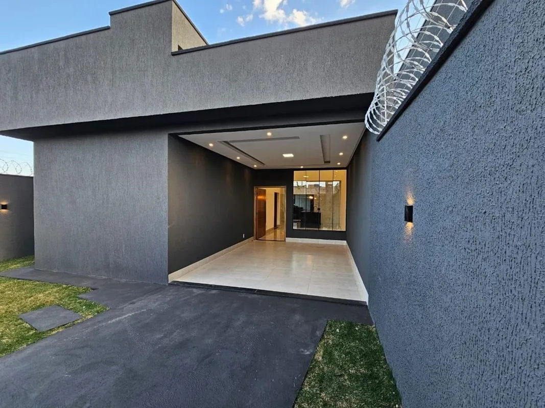 GH2272Casa com 3 quartos no Sítios Santa Luzia, em terreno com 202m² com 123m² d...