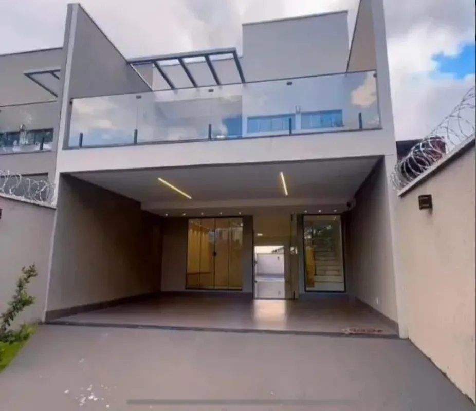 Casa com 3 quartos no Setor Goiânia 2, em terreno com 190m² com 170m² de área co...