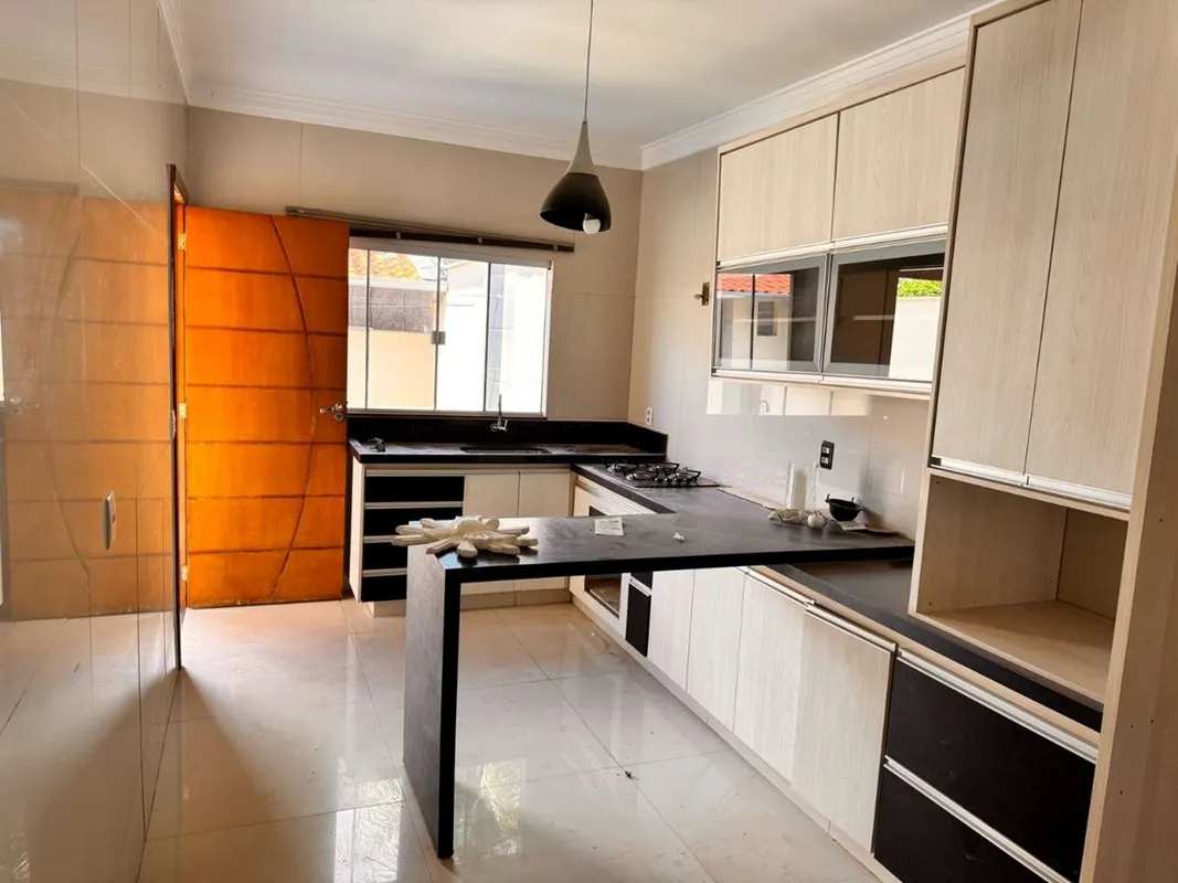 GH2260Casa com 3 quartos no Jardim Helvécia, em terreno com 225m² com 180m² de á...