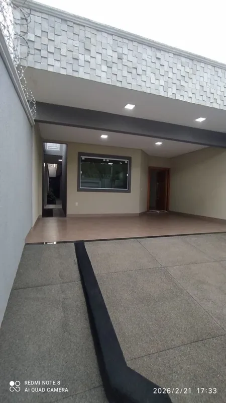 GH2253Casa com 3 quartos no Setor Faiçalville, em terreno com 192m² com 140m² de...