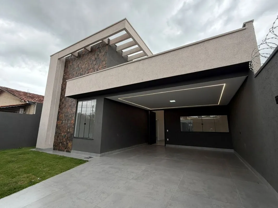 GH2246Casa com 3 quartos no Jardim Nova Era, em terreno com 372m² com 209m² de á...