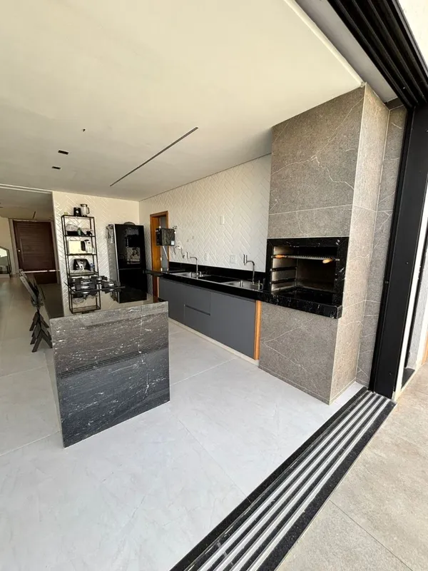 GH2231Sobrado com 4 quartos no Jardins Capri, em terreno com 270,29m² com 259m² ...