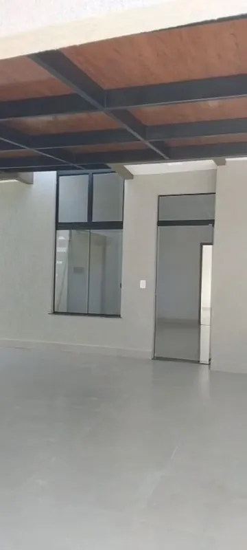 GH2228Casa com 3 quartos no Setor Santos Dumont, em terreno com 220m² com 160m² ...