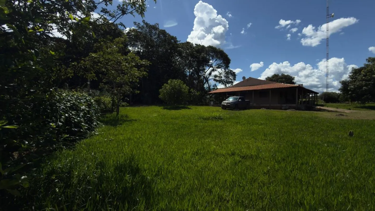 Chácara Cachoeira _24.000 m²Um refúgio natural perfeito para quem busca tranquil...