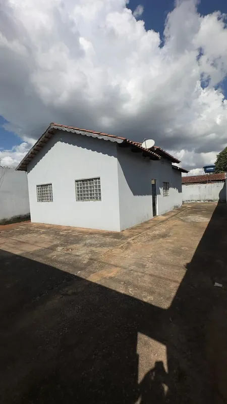 Casa sozinha no lote à venda – Setor Triunfo 2, GoianiraImóvel com excelente opo...