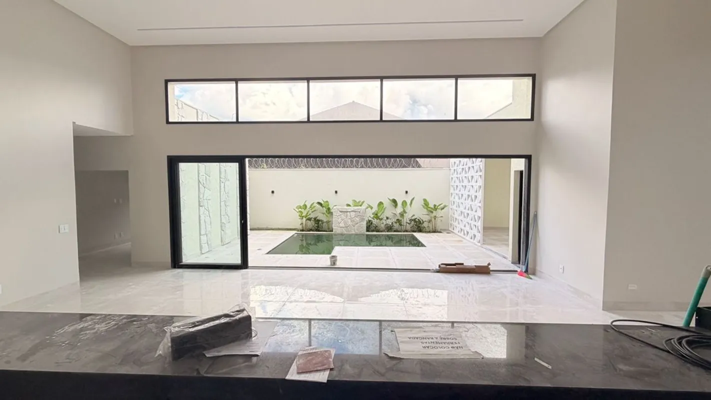 Casa térrea – Alto Padrão | Jardim Atlântico420m² lote | 248m² construção4 suíte...