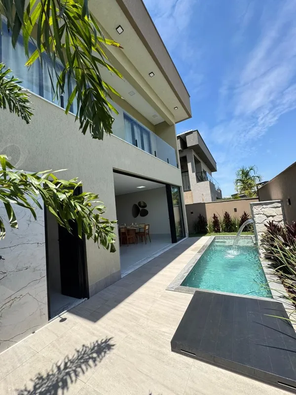 Casa contemporânea e completa no Condomínio Parqville Quaresmeira, pronta para m...