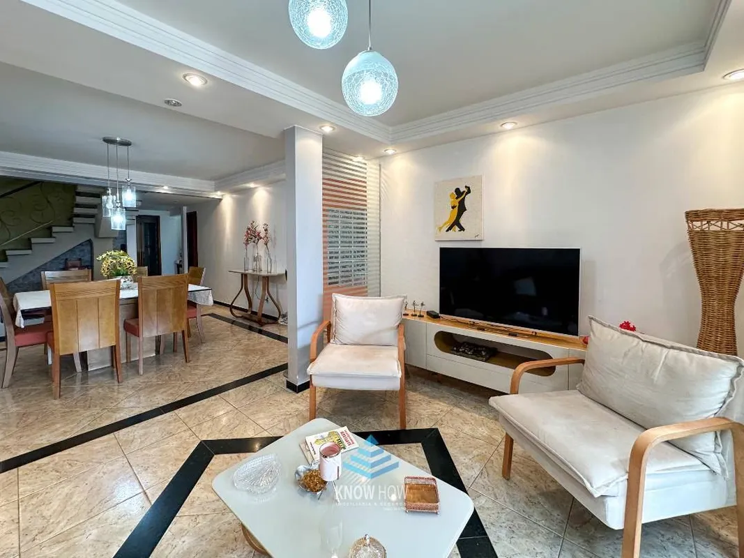 Sobrado de 6 quartos (5 su?tes) ? venda na QNL 12 Casa estilo colonial em ?timo ...