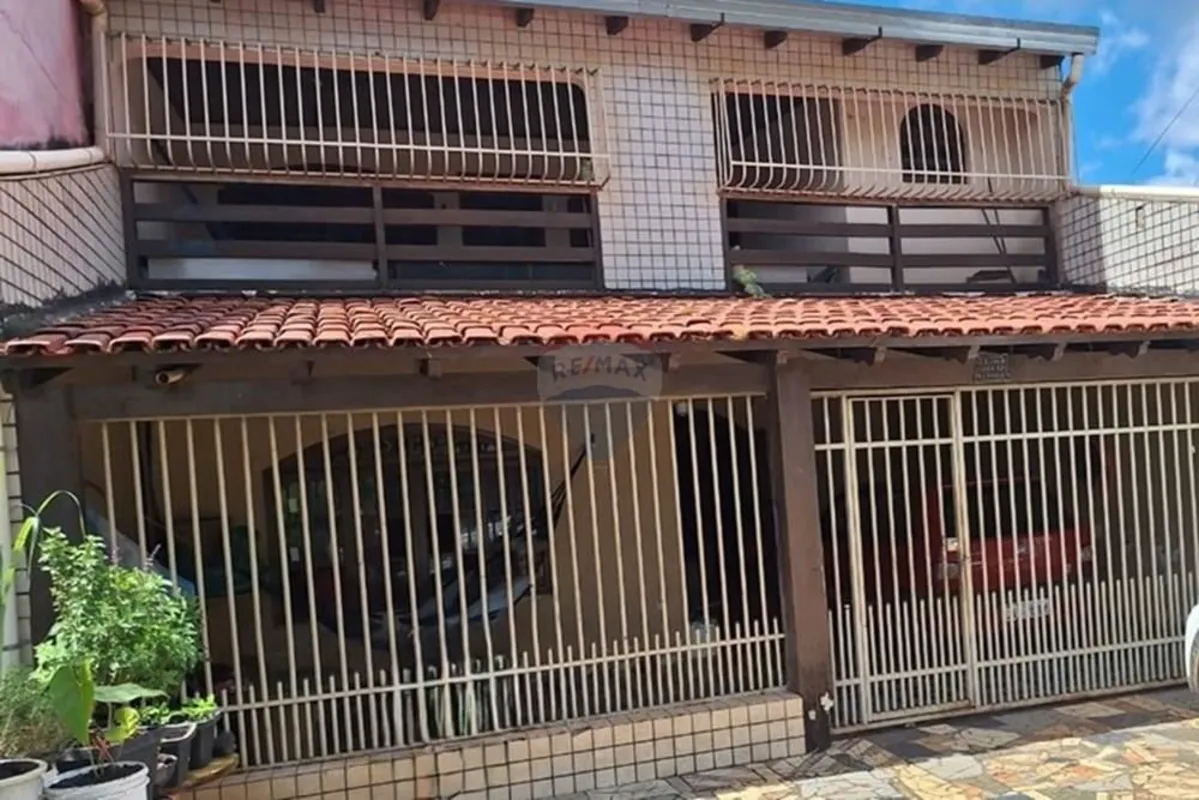 SOBRADO À VENDA - SETOR VEREDA, QUADRA 02, BRAZLÂNDIAIMÓVEL COMPLETO E BEM LOCAL...