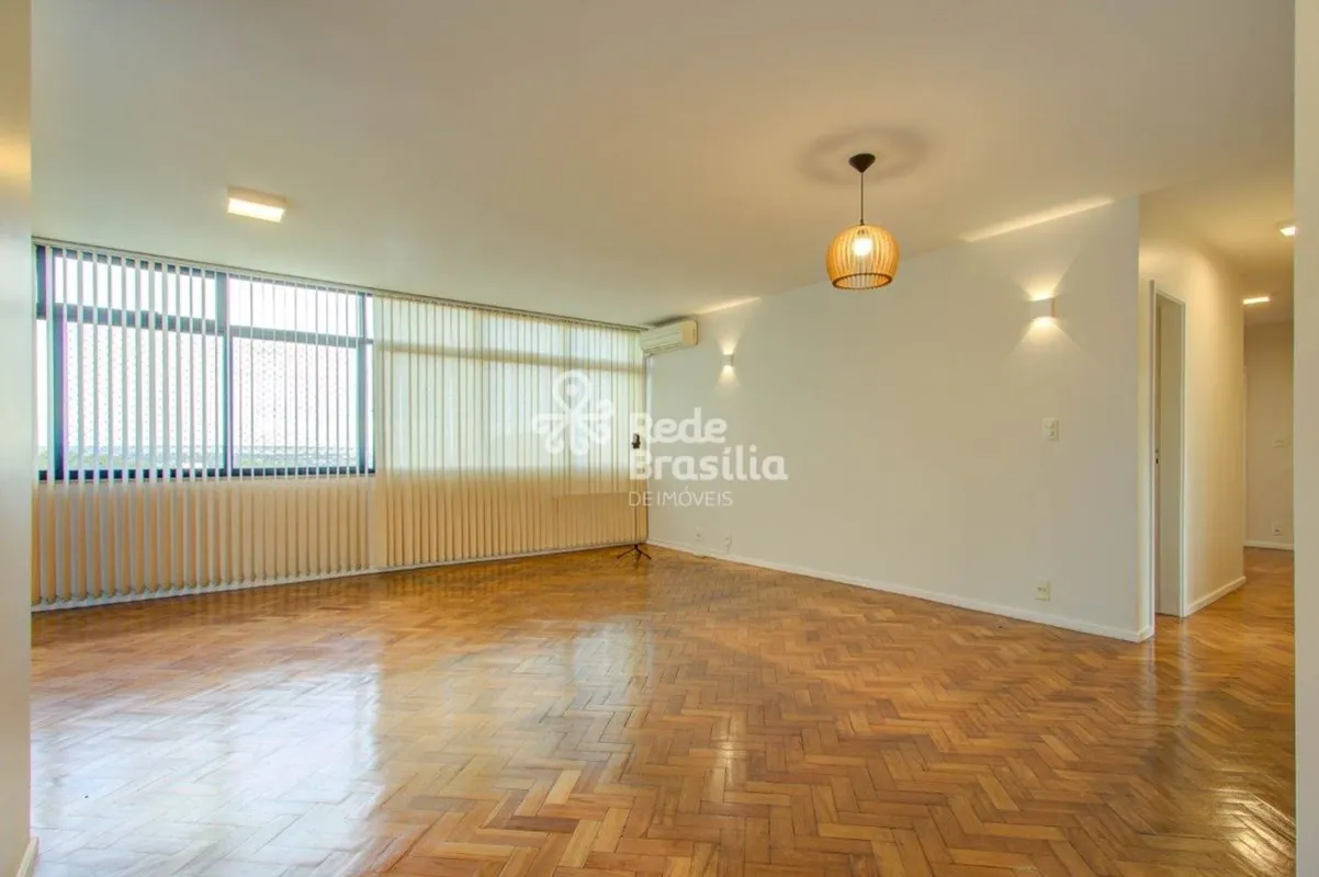 Apartamento amplo e bem localizado na SQS 115 Asa SulExcelente oportunidade para...