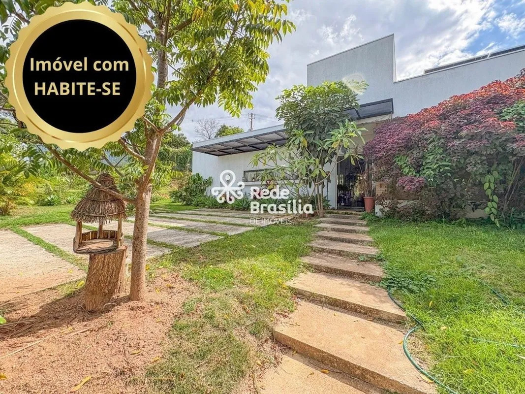 Localizada no Condomínio Ouro Vermelho II, esta casa térrea possui 150 m² de áre...