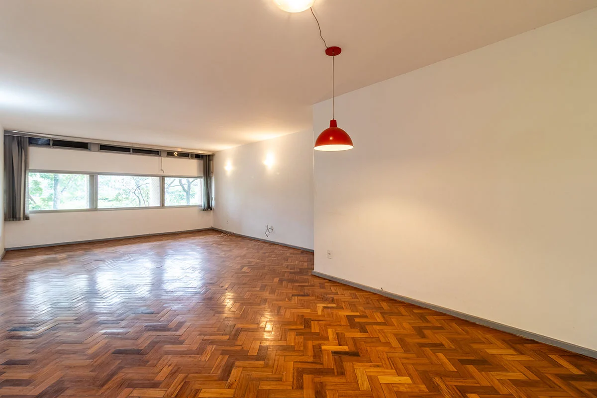 Este apartamento oferece o espaço e o conforto que você e sua família merecem. C...