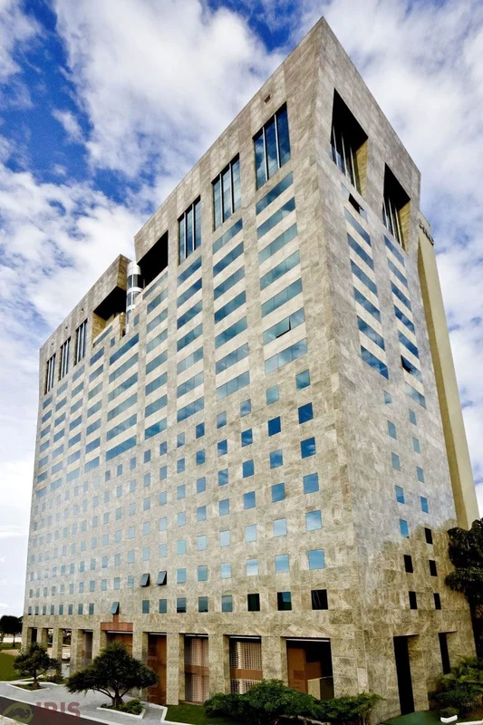 Oportunidade única de Sala Comercial em excelente ponto no Setor Bancário Norte....