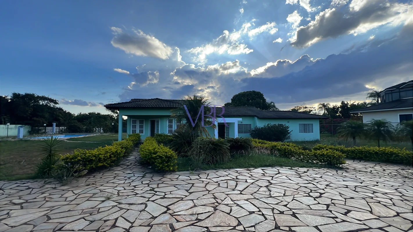 Alugo essa casa no Park Way, com área total de 5 mil metros quadrados, em condom...