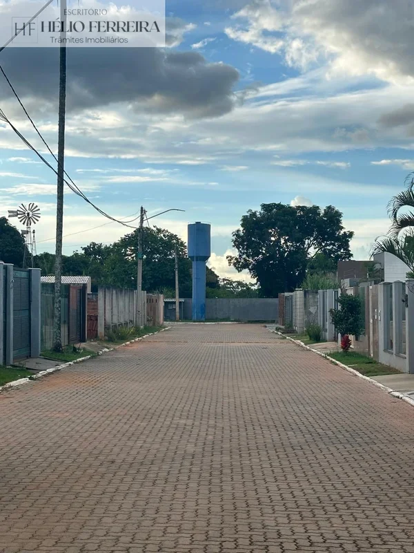 Linda Edícula na Avenida Rodobelo, em excelente condomínio, com lote plano. 23/0...