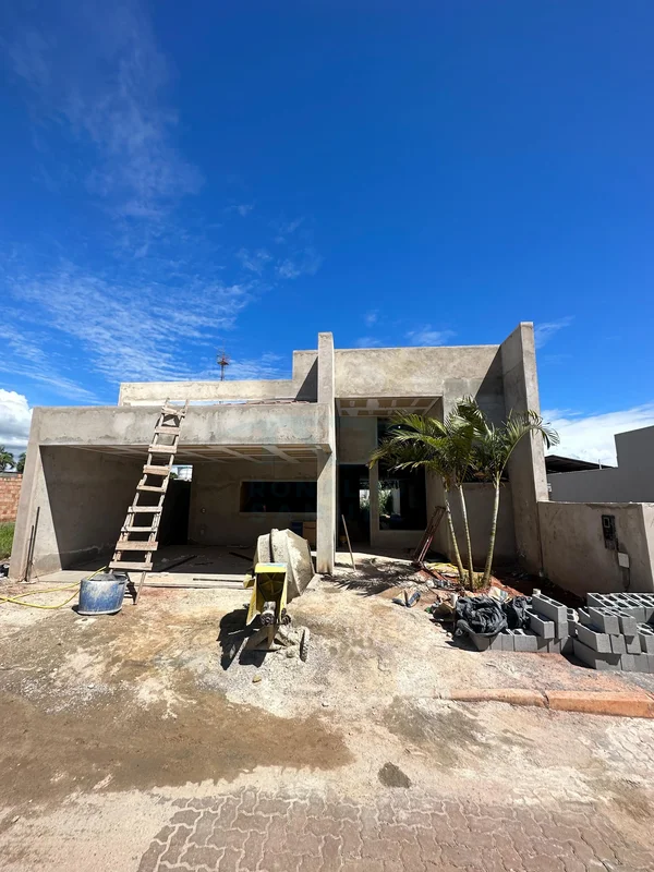 3 suites (1 com closet)400 m² de loteFase de acabamento Piscina faltando revesti...