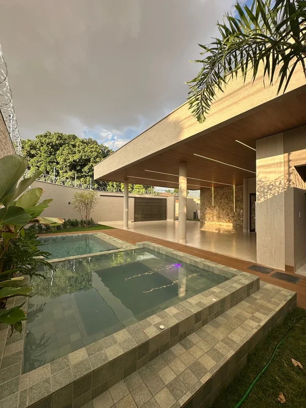 Descubra uma casa exclusiva, no bairro Jardim Europa, Goiânia-GO. Com 242 m² de ...