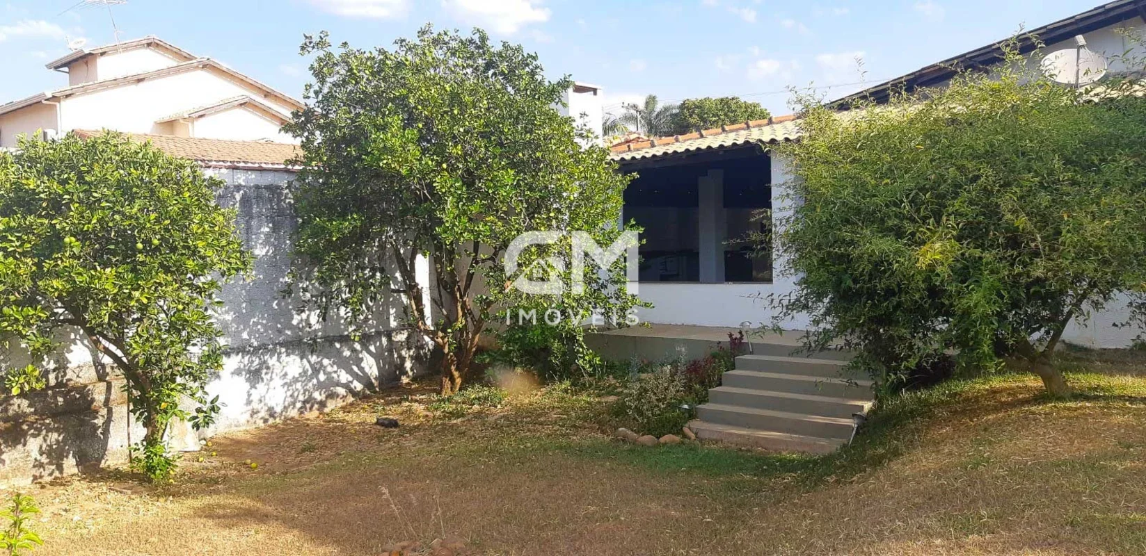 A GM Imóveis vende excelente casa no Condomínio RK. Imóvel amplo, bem distribuíd...