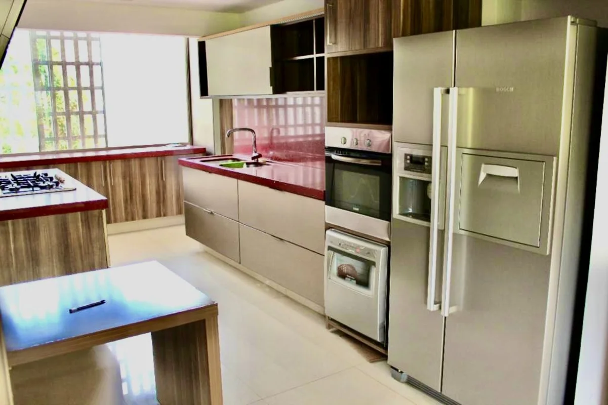 VENDO belíssimo apartamento na SQS 113 bl C com 147m2. Reformado!! Projeto espec...