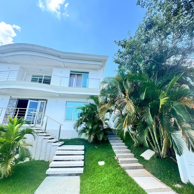 Essa Linda casa a venda no Residencial Alphaville Goiás está em um terreno de 61...