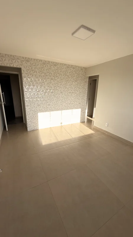 Madel Imobiliária aluga apartamento na Quadra 04 de Sobradinho. DESCRIÇÃO: 2 qua...