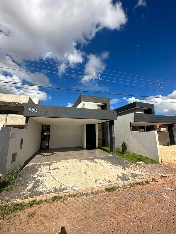 3 suítes (1 com closet)Cozinha planejada Sala pé direito duplo Lote 400 m² 23/04...