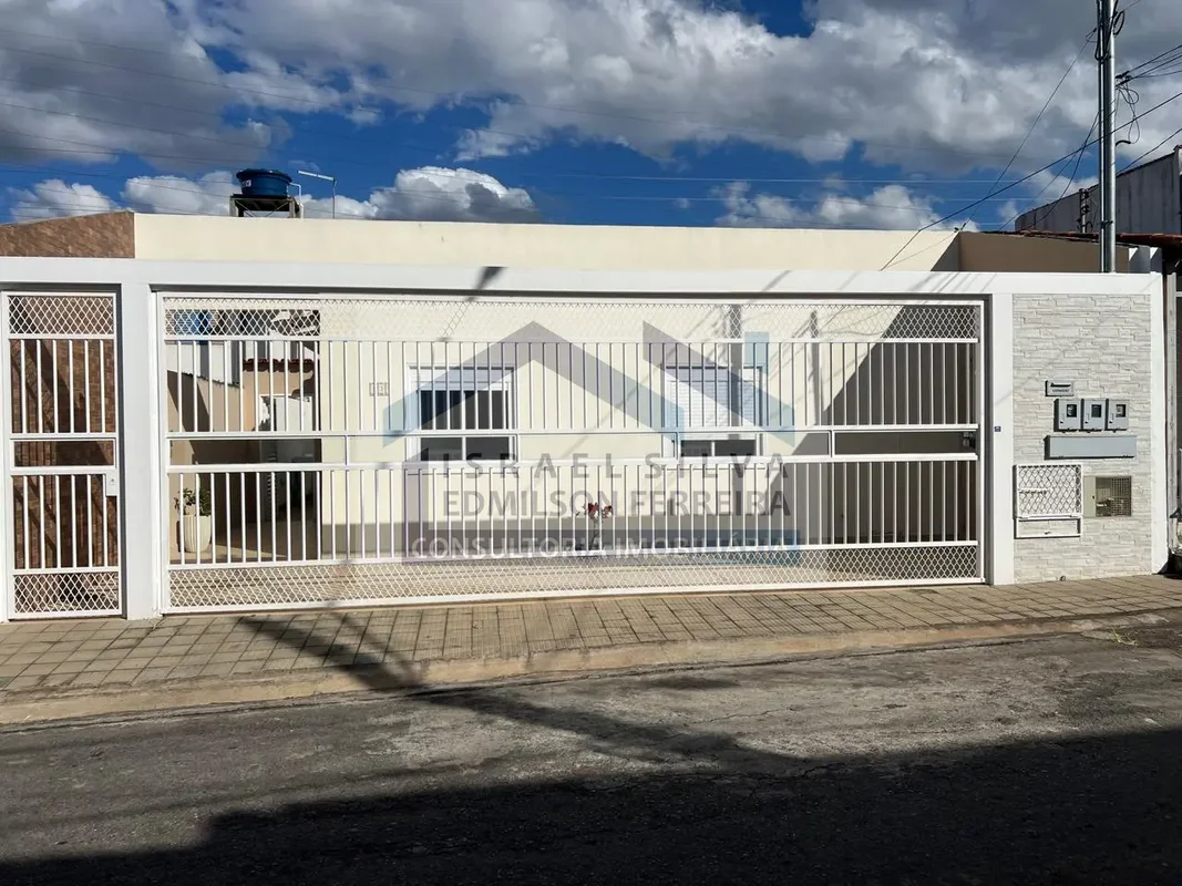 Descubra seu novo lar na QE 9 Conjunto , do Guará, DF. Uma casa charmosa com ter...