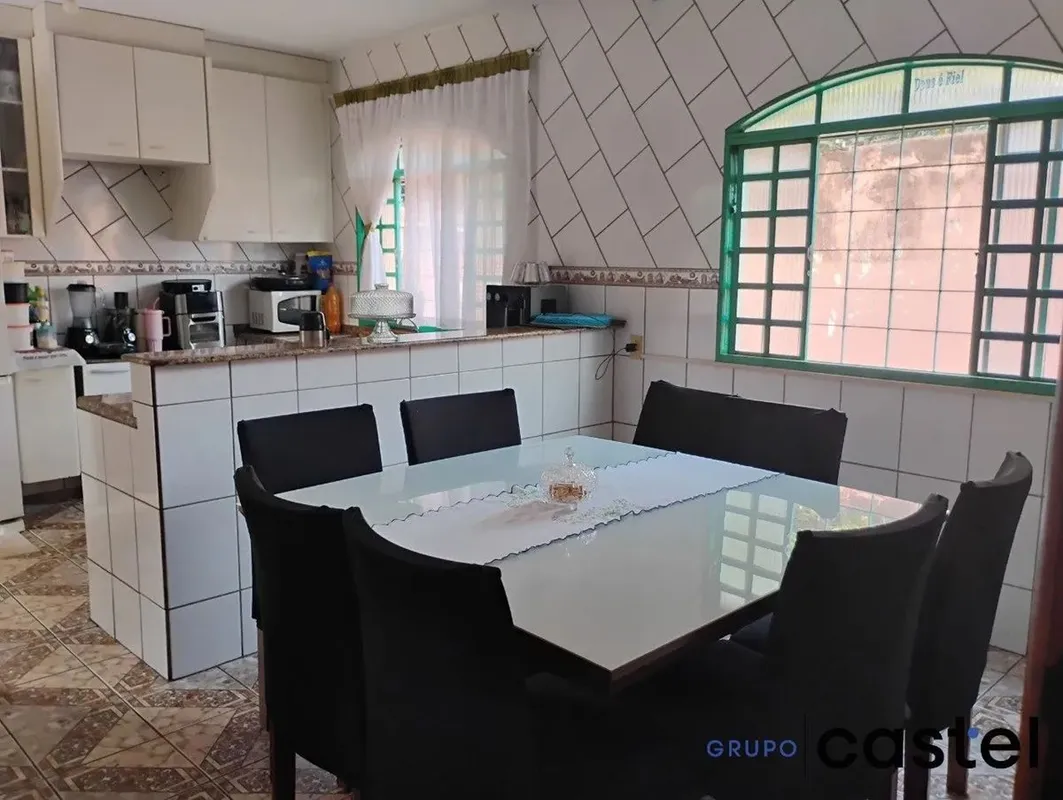 Casa em Lote Amplo - Setor Santos Dumond, Goiânia- Terreno de 529,20 m²- Casa pr...