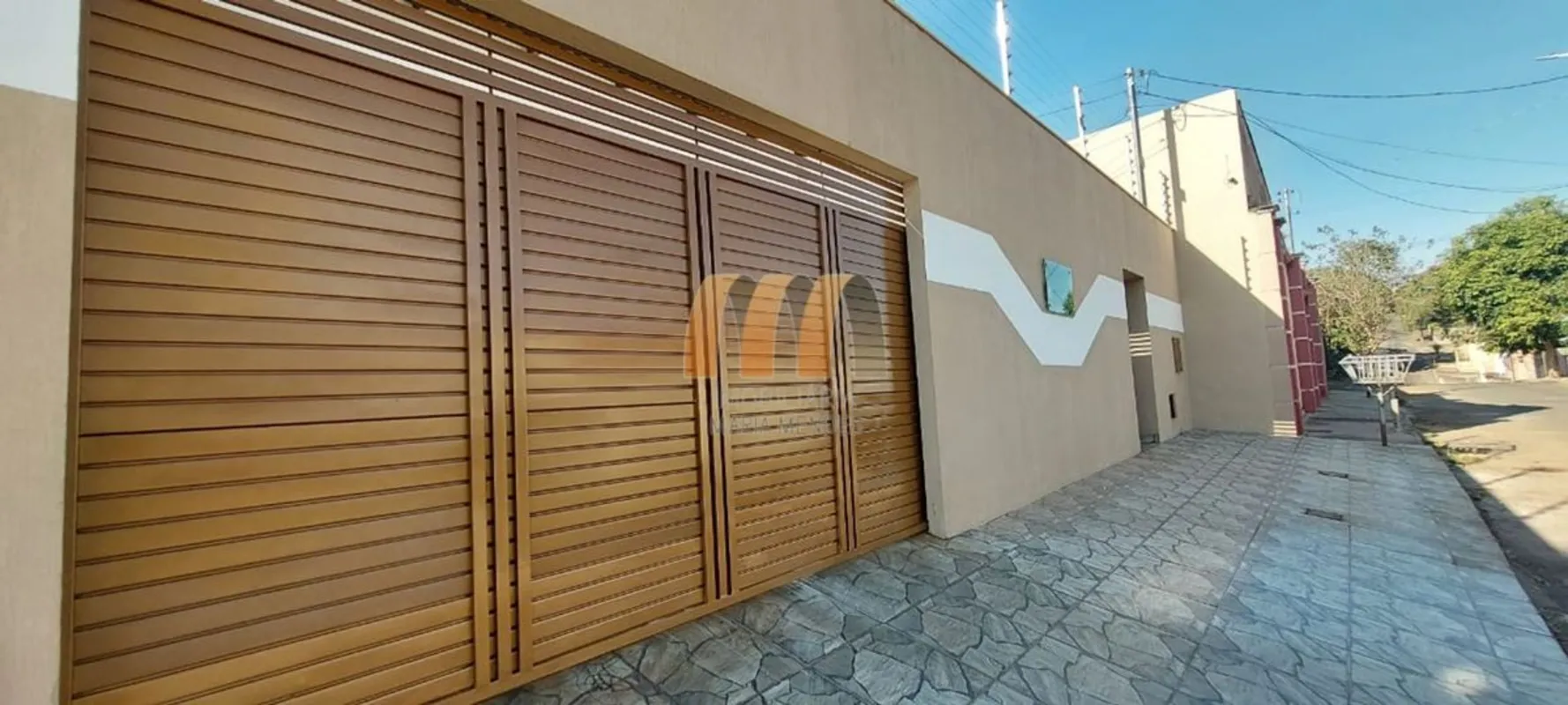 casa com 03 quartos todos com armários sendo 01 suite com armários, box e banhei...