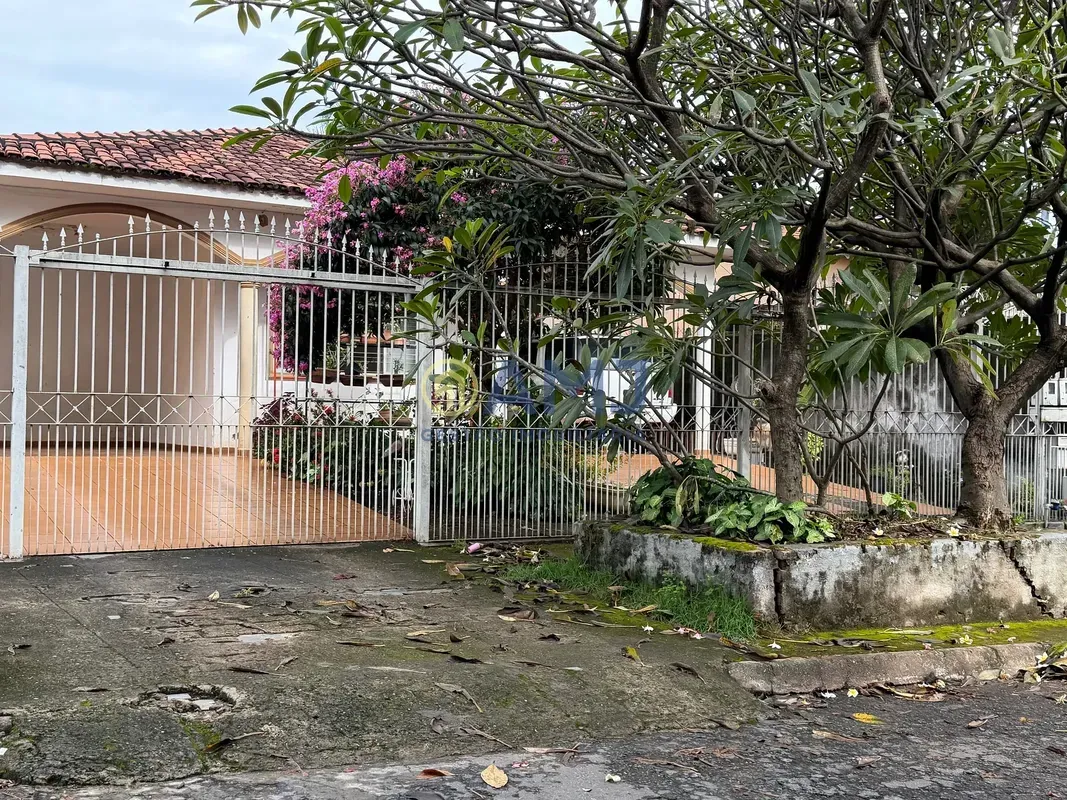 Casa à venda no Setor Sudoeste Goiânia Lote amplo com edícula completa! Localiza...